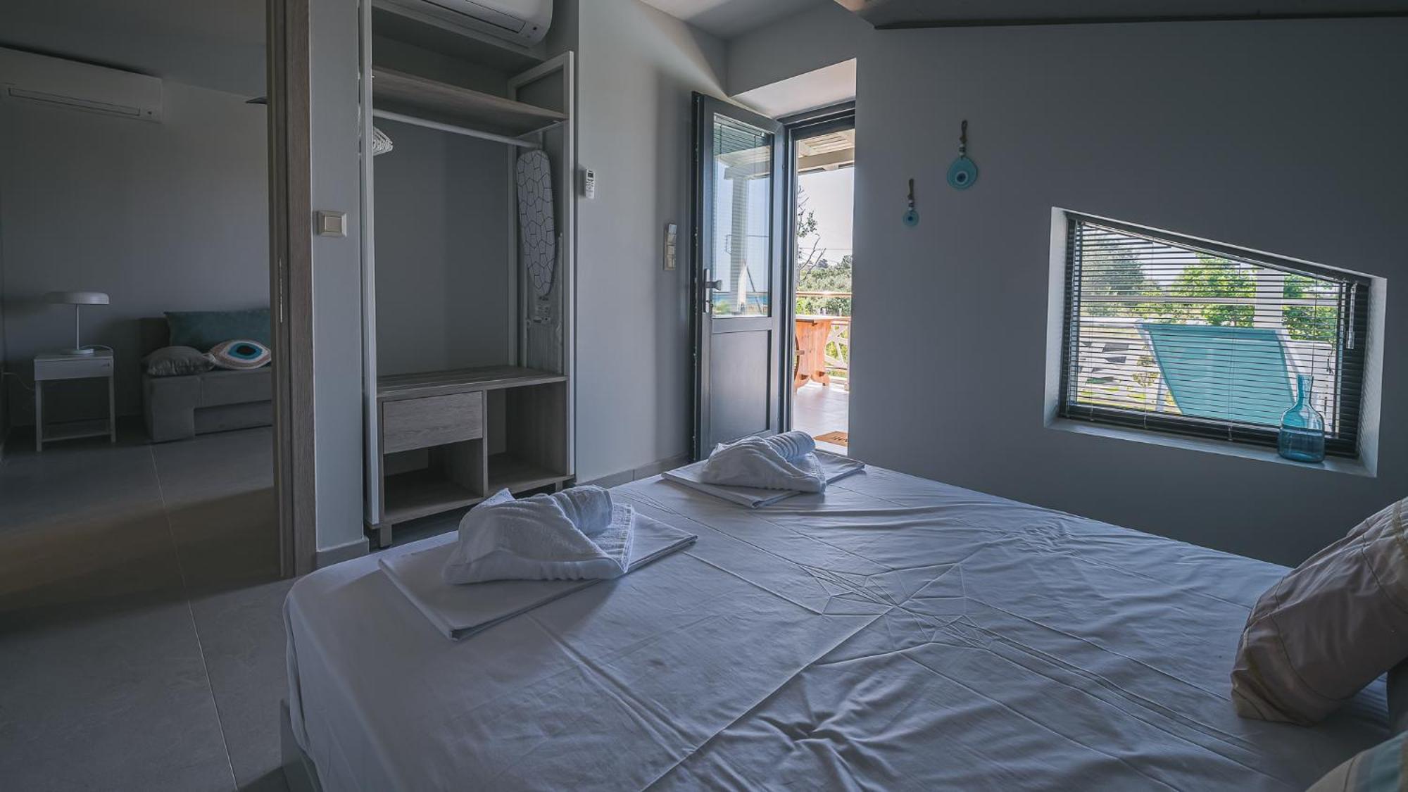 Electra Beachfront Suites, Nea Irakleia Exterior photo